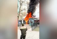 Incêndio atinge mercado de Natal em NY; veja vídeo