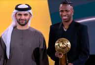 Vinicius Júnior é eleito o melhor do mundo no Globe Soccer Awards
