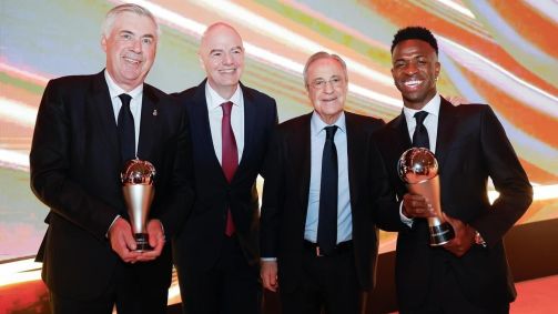 Carlo Ancelotti, Gianni Infantino e Florentino Pérez com Vini Jr.