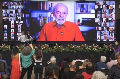 O presidente Luiz Inácio Lula da Silva (PT) discursa em seminário do partido