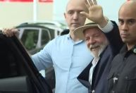 Lula deixa hospital após receber alta