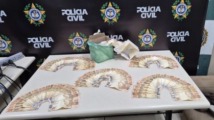 Quantia apreendida com as duas presas no Rio