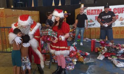 "Natal do Bem" leva brinquedos a mais de 5 mil crianças em favelas de São Paulo