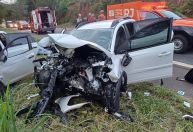Polo Track e Renault Kardian colidem e deixam 4 mortos na BR-356, em Itaperuna (RJ)