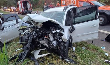 Polo Track e Renault Kardian colidem e deixam 4 mortos na BR-356, em Itaperuna (RJ)