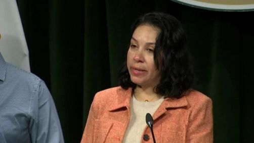Charlotte Pleytez, que passou 17 anos atrás das grades, fala durante uma coletiva de imprensa na segunda-feira
