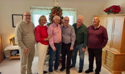 "Meu milagre de Natal": Homem encontra família biológica 75 anos após adoção
