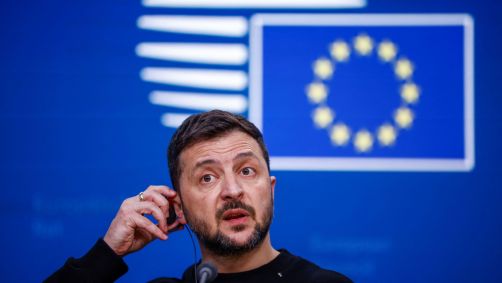 Presidente da Ucrânia, Volodymyr Zelensky, participa de cúpula da UE, em Bruxelas.