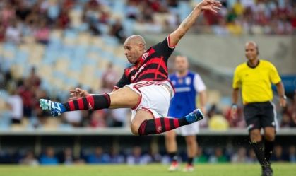 Despedida de Adriano: assista aos sete gols do jogo festivo no Maracanã