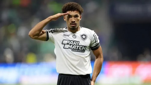 Adryelson em partida do Botafogo no Allianz Parque, contra o Palmeiras, pelo Brasileirão