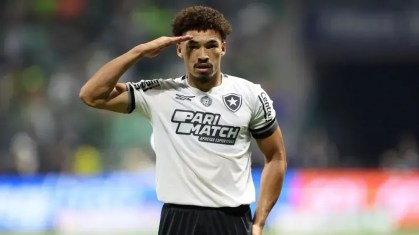 Adryelson em partida do Botafogo no Allianz Parque, contra o Palmeiras, pelo Brasileirão