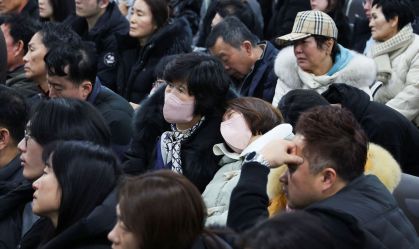 Parentes das vítimas de desastre aéreo na Coreia do Sul cobram informações