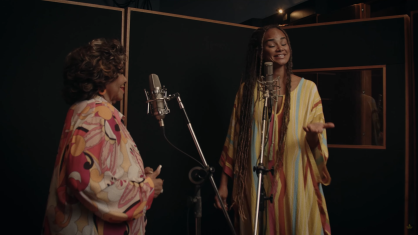 Luciana Mello e Alcione no vídeo de "Fenomenal", do projeto "Casa da Lu"