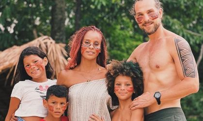Aline Wirley e Igor Rickly celebram 1 ano de adoção dos filhos: "Voltamos 5"