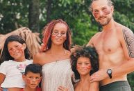 Aline Wirley e Igor Rickly celebram 1 ano de adoção dos filhos: "História linda"