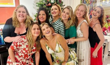 Angélica comparece em Natal antecipado com as amigas: "Mais um ano juntas"