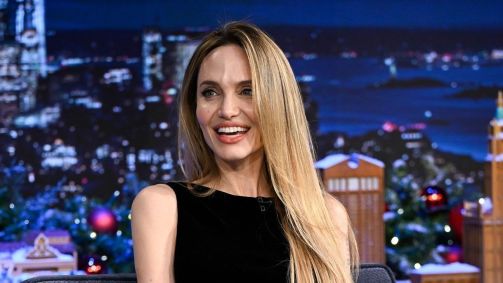 Angelina Jolie no “The Tonight Show Starring Jimmy Fallon” nesta quinta-feira (5)