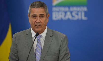 Moraes dá 24 h para Braga Netto dar informações sobre voo a Brasília