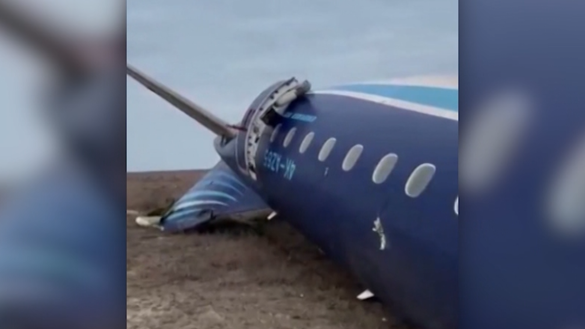 Imagem da parte traseira do avião que caiu no Cazaquistão e deixou 38 mortos