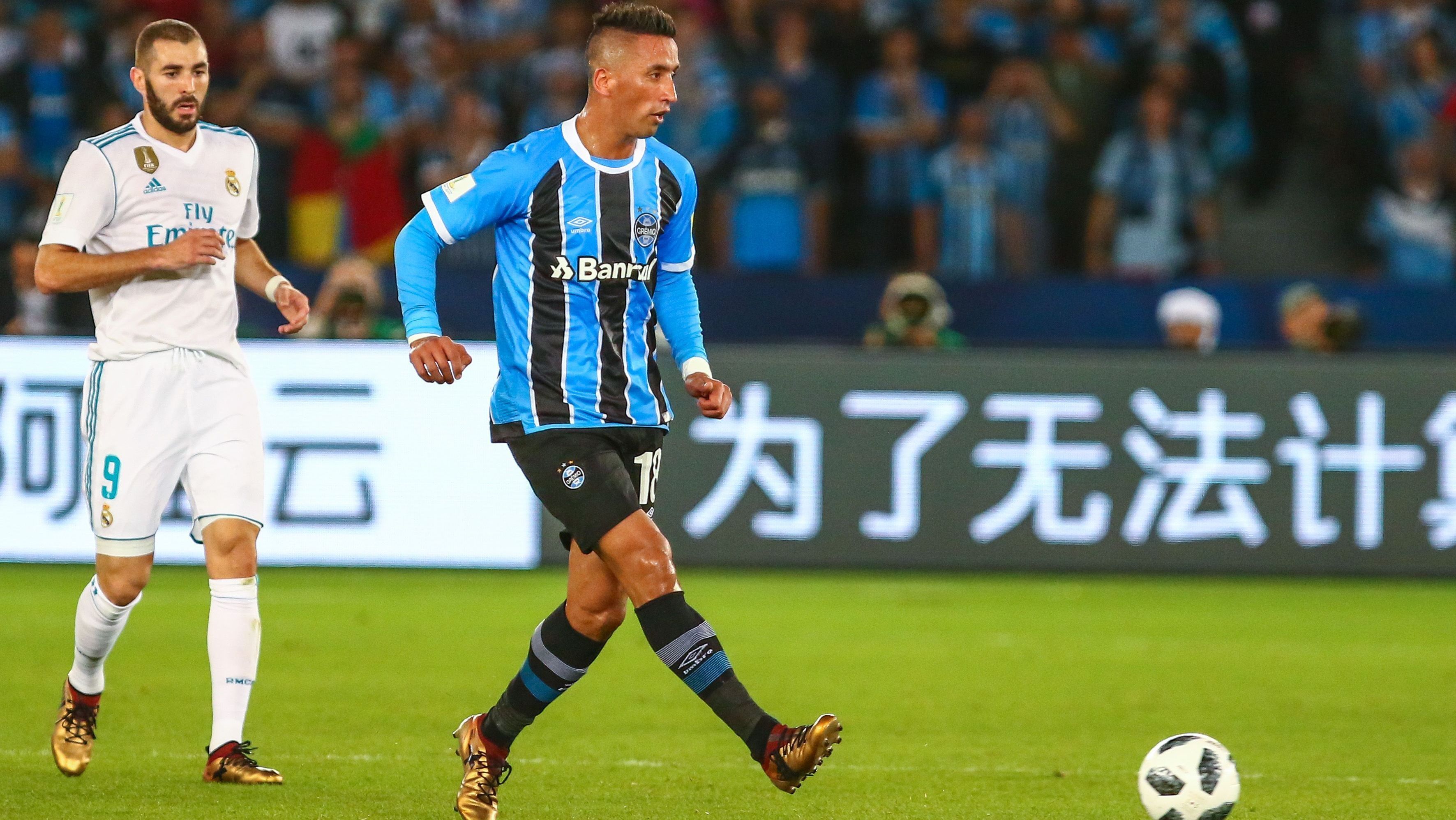 Lucas Barrios em partida do Grêmio no Mundial de 2017