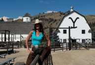 "Yellowstone": Bella Hadid surpreende seguidores ao aparecer em episódios finais