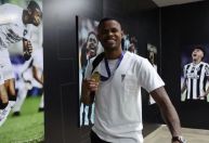 Após título, Botafogo embarca para Copa Intercontinental em "avião especial"