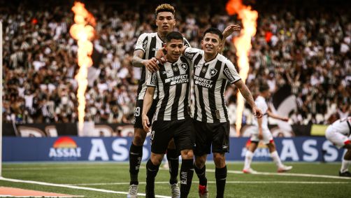 Jogadores do Botafogo comemoram gol contra o São Paulo