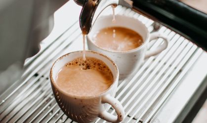 Existe um tipo de café mais saudável? Nutricionista responde