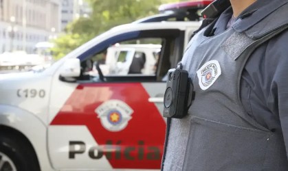 Câmera corporal em policial