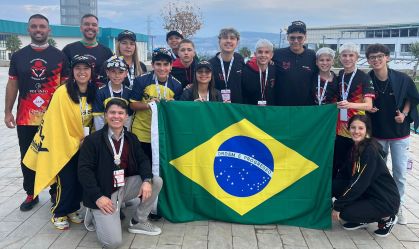 Jovens brasileiros levam três bronzes em campeonato global de robótica