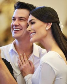 Cantor sertanejo Hugo se casou com a médica Juliete de Pieri em uma cerimônia intimista