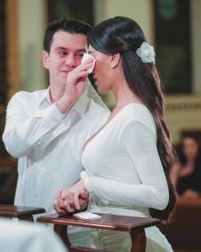 Cantor sertanejo Hugo se casou com a médica Juliete de Pieri em uma cerimônia intimista