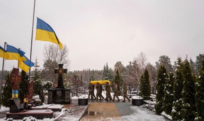 Soldados ucranianos lutam para manter controle de Kursk