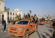 Avanço rebelde obriga centenas de pessoas a deixarem cidade de Homs, na Síria