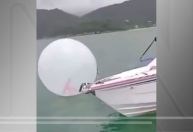 Vídeo: criança é resgatada de bolha inflável à deriva no mar no litoral de SP