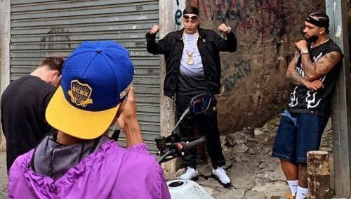 MC Hariel e Memphis Depay