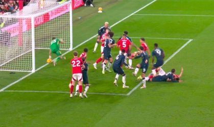 Defesa do Século? Inglaterra se impressiona com lance de Dibu Martínez; veja