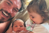 Eliezer posta vídeo do filho Ravi e compara: "A cara do pai"