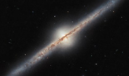 Telescópio Hubble compartilha registro raro de galáxia espiral