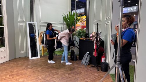 Ativação do remake de &quot;Vale Tudo&quot; no estande da TV Globo do Globoplay na CCXP24
