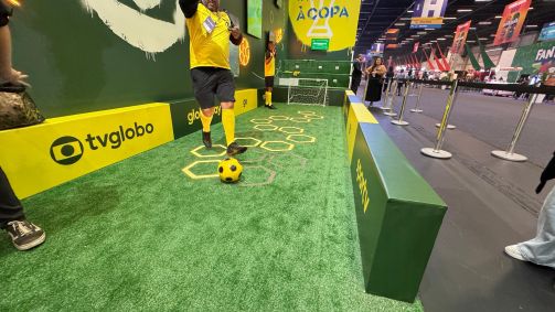 Ativação de futebol no estande da TV Globo do Globoplay na CCXP24
