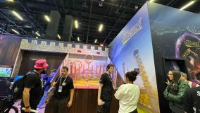 Estande da Warner Bros e da Max na CCXP24