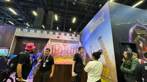 Estande da Warner Bros e da Max na CCXP24