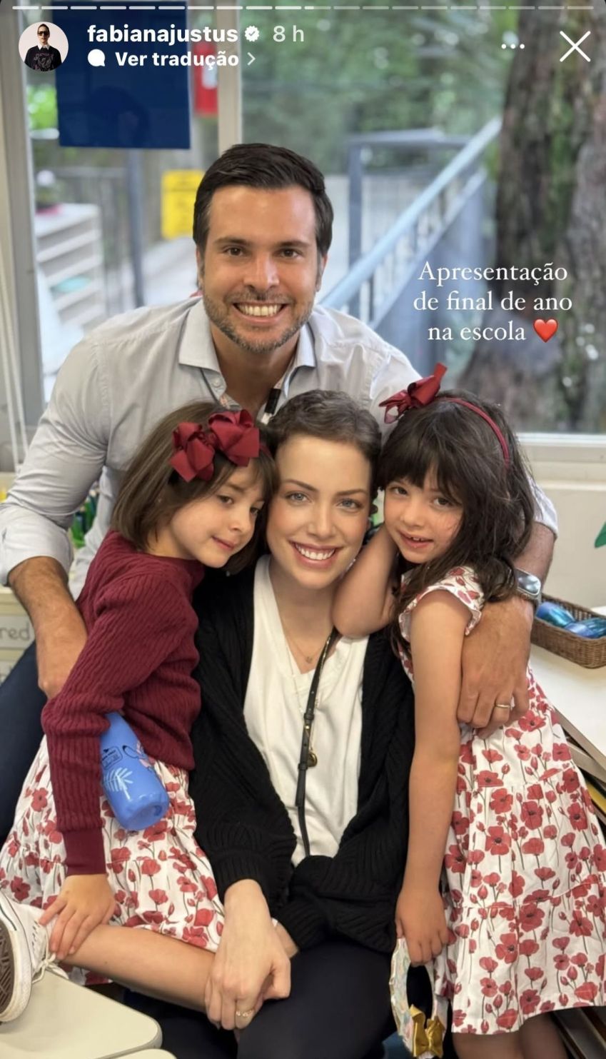 Fabiana Justus assistiu apresentação das gêmeas com o marido • Instagram/Fabiana Justus