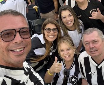 Fábio Mitidieri com família e amigos em Buenos Aires, Argentina, para a final da Copa Libertadores