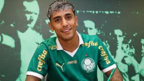 Facundo Torres assinou contrato de cinco anos com o Palmeiras