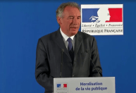 Macron anuncia François Bayrou como novo premiê da França