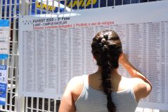 Jovem prestando a Fuvest