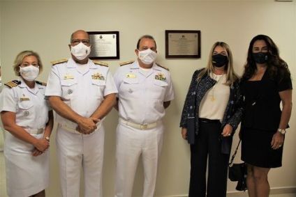A médica Gisele Mendes de Souza e Mello (primeira à esquerda) durante evento no Hospital Naval de Brasília