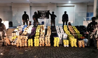 Polícia apreende 9 toneladas de maconha no Complexo da Penha (RJ)